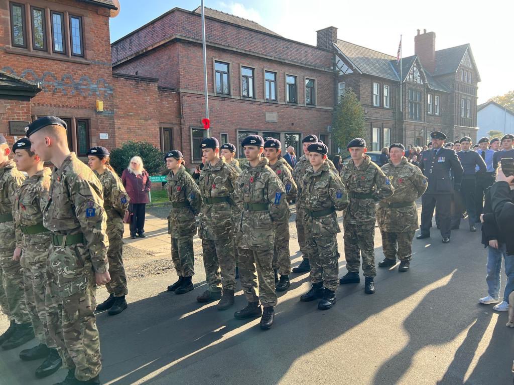 KilgallonDebbie's tweet photo. Today the staff and residents at Victoria House in Northwich remembered those who lost their lives in service. Very moving scenes this morning @StHelenWitton  #WeWillRememberThem  #RemembranceSunday @NorthwichTC @forfutures_  @ForHousing  @MuirGroupHA #northwich @Go_CheshireWest https://t.co/BWiDMieLbm