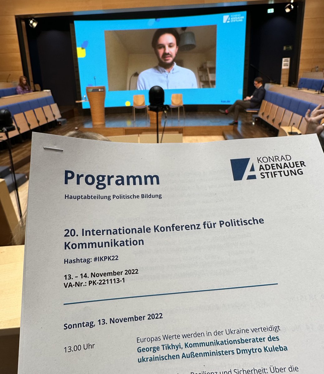 sarfeld's tweet photo. It’s all about the perfect #BullshitFilter😉.
Spannende Einblicke in adaptiertes Messaging und zielgruppenangepasstes #Messaging der Social Media-#Kommunikation der Regierung der #Ukraine von George #Tikhyi, Kommunikationsberater von Außenminister @DmytroKuleba. #IKPK22 https://t.co/pGjJWBS0AU