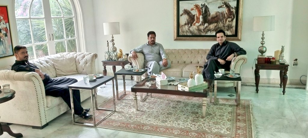 TEAMALIRASHIDP1's tweet photo. پیپلز پارٹی کے نامزد چیئرمین یوسی 3 عرفان خان اور رہنما نوید الرحمان, سابق ایم این اے و جنرل سیکرٹری پیپلز بزنس فورم سندھ علی راشد سے ملاقات کی۔

 ضلع کورنگی کی سیاسی صورتحال بالخصوص نئے پارٹی سیٹ اپ ، حلقے میں ترقیاتی کاموں اور حلقے میں عوام سے ملاقاتوں پر تبادلہ خیال. https://t.co/sSfDoLtTKA
