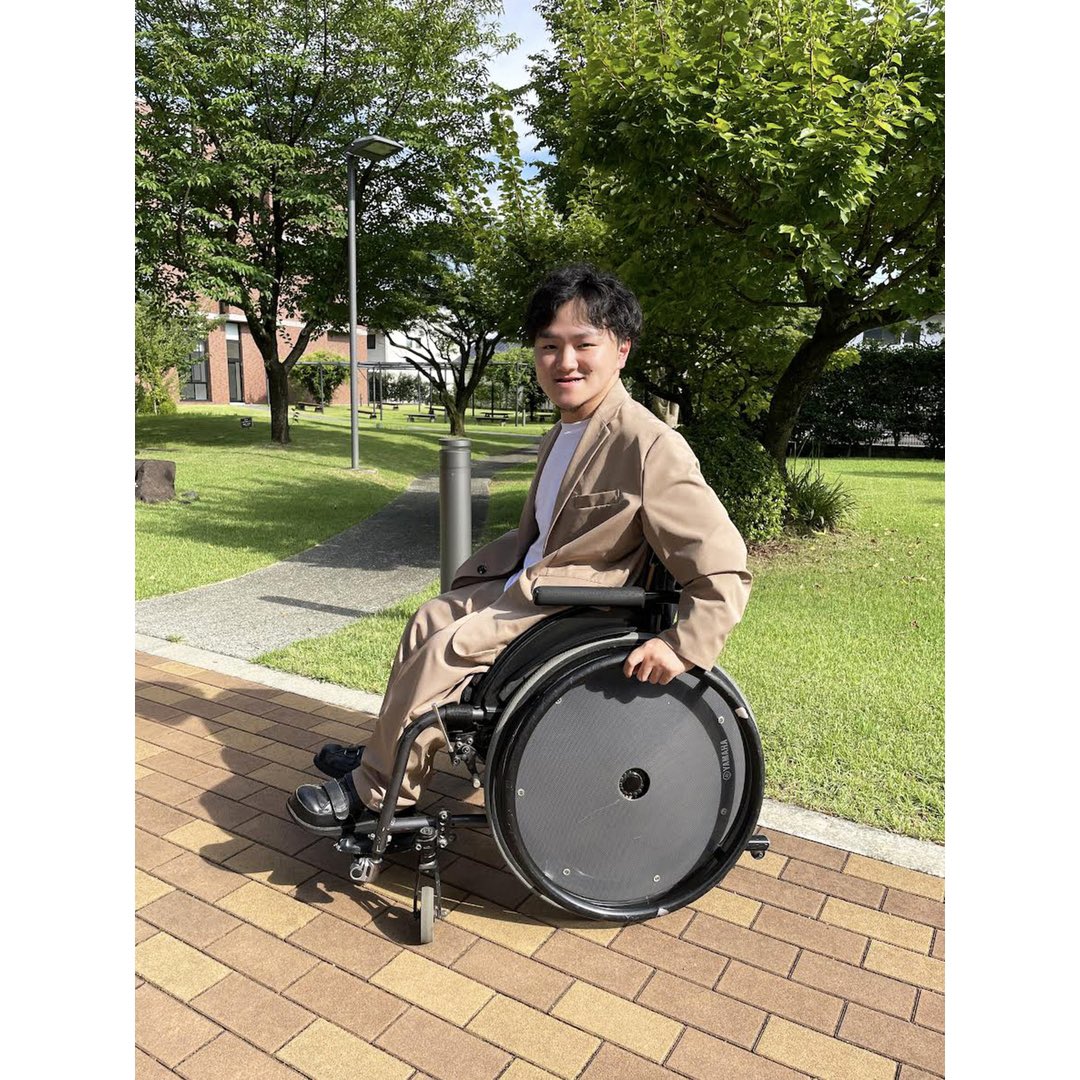 kankurumaisu's tweet photo. ユニバーサルファッション、デザインに関する情報を掲載されているまとめサイト「UniMode(ユニモード)」さんに掲載していただきました!
お気に入りのSOLITを着用している写真にしました☺
ぜひご覧ください😌
https://t.co/BeegGVwiWt
#unimode https://t.co/ZcblqruLyT