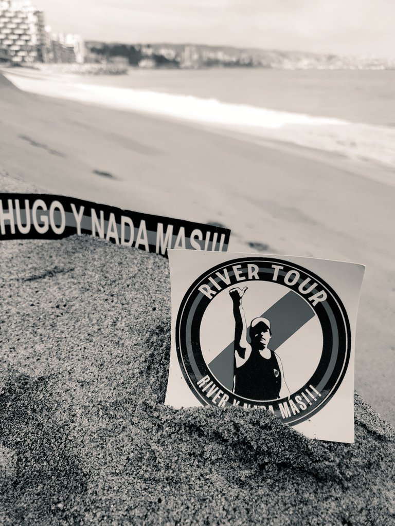 EriFlorido's tweet photo. Voy a llevarte en mi y ahora se muy bien, que me llevaras a donde estes.. A DONDE VAYAS !! ❤️🙌🏻🇦🇷🐔
#hugoynadamas
@ElRiverTour
@14riverynadamas
#River https://t.co/4jx14O1wZl