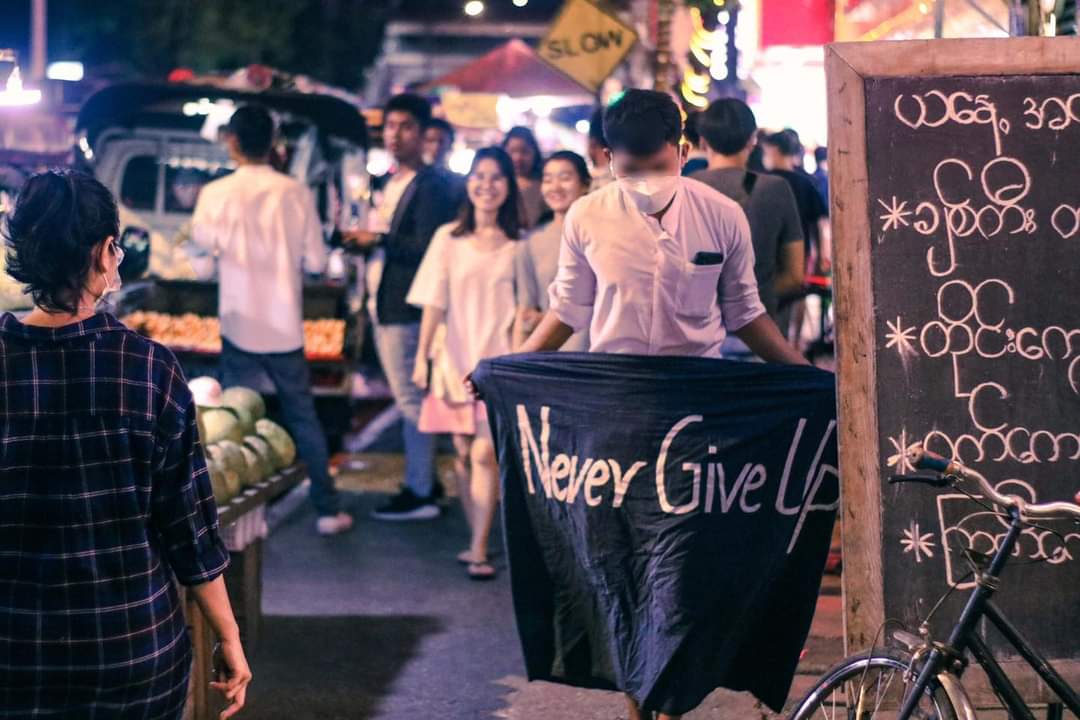 minn_robert's tweet photo. Yangon, Burma
Nov 13, 2022

Yangon Revolution Force and activists protest against the junta with hand banner at famous places across Yangon.

Such a brave work by our alliances in urban area under the CCTV and junta brutality.
🔥🔥🔥
#WhatsHappeningInMyanmar
(1/2) https://t.co/oz6bbulBgz