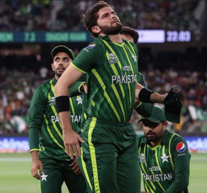 AliCh1141's tweet photo. We lost match after shaheen Shah left ground with heavy heart and tears🥲
But truly said "its the WC final vs a young man's career. they have to pick the young man's career"💔
Many wc and glories await champ🥲🥲🖤
#Pakistan
#ShaheenShahAfridi https://t.co/tkAe5zeAVe