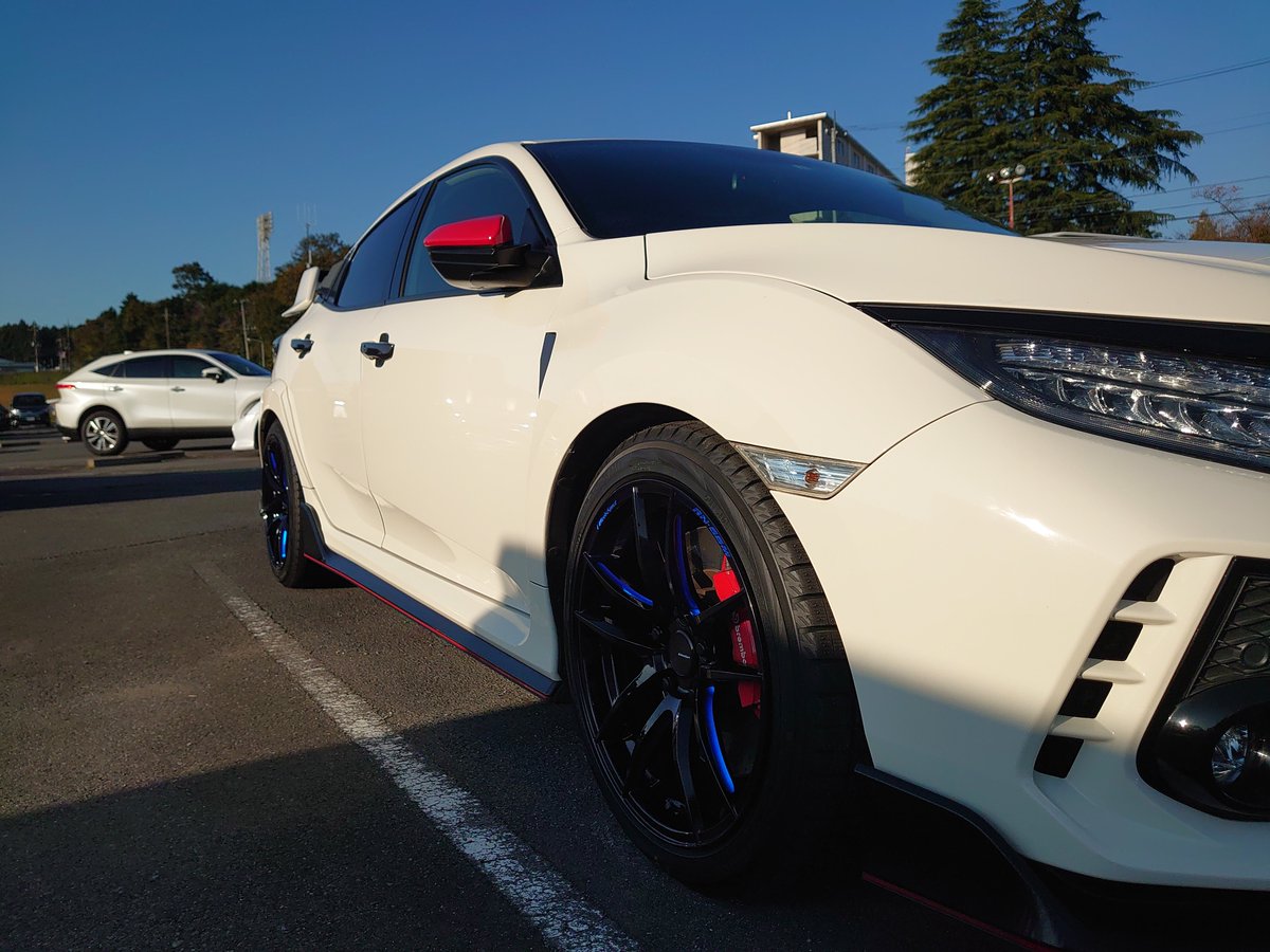 373_No_runner's tweet photo. 車検ついでにスーパー早めのスタッドレス装着
Newホイールがカッコよすぎる😍
2インチダウンの245/40 R18
色も紫×青で冬仕様になった〜❄
早く雪と合わせたい…
#civictyper
#rn55m https://t.co/J628Yx1QMJ