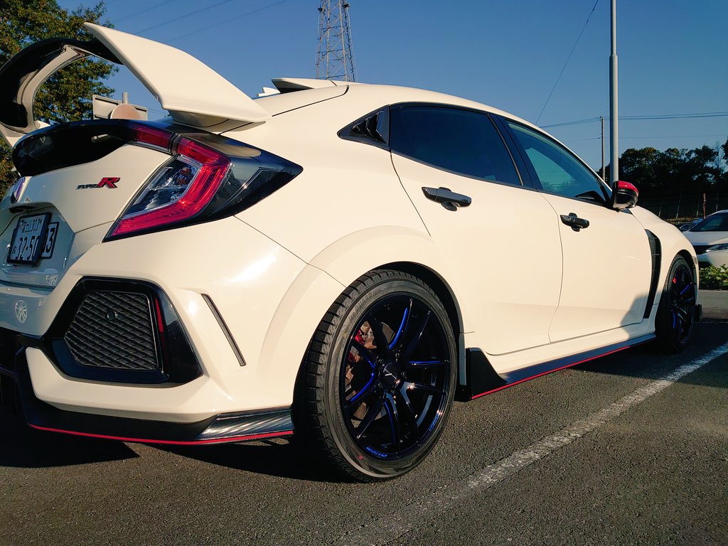 373_No_runner's tweet photo. 車検ついでにスーパー早めのスタッドレス装着
Newホイールがカッコよすぎる😍
2インチダウンの245/40 R18
色も紫×青で冬仕様になった〜❄
早く雪と合わせたい…
#civictyper
#rn55m https://t.co/J628Yx1QMJ