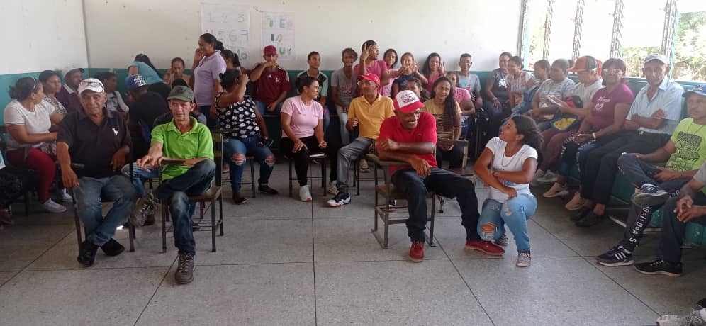 AIDELYSOYON's tweet photo. Felicito a la militancia del @PSUVOFIURDANETA por la armónica jornada de postulación de los Equipos Políticos Parroquiales, Municipales y Estadales del Proceso de Renovación de las Estructuras de Base del PSUV @NicolasMaduro @Soykarinacarpio @dcabellor @ramolinap @RosaLeonoficial https://t.co/ckmes8qxle