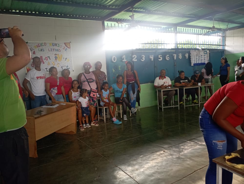 AIDELYSOYON's tweet photo. Felicito a la militancia del @PSUVOFIURDANETA por la armónica jornada de postulación de los Equipos Políticos Parroquiales, Municipales y Estadales del Proceso de Renovación de las Estructuras de Base del PSUV @NicolasMaduro @Soykarinacarpio @dcabellor @ramolinap @RosaLeonoficial https://t.co/ckmes8qxle