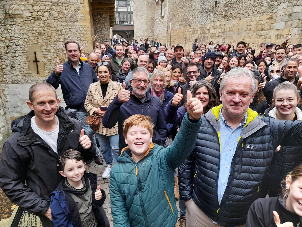 ExBeefeaterDave's tweet photo. A huge group of visitors joined me for my 11:30 tour today @TowerOfLondon 🏰 
I hope you all enjoy the rest of your day here with us #YeomanWarders #Beefeaters 🙂 https://t.co/AJ2E6KcUg9