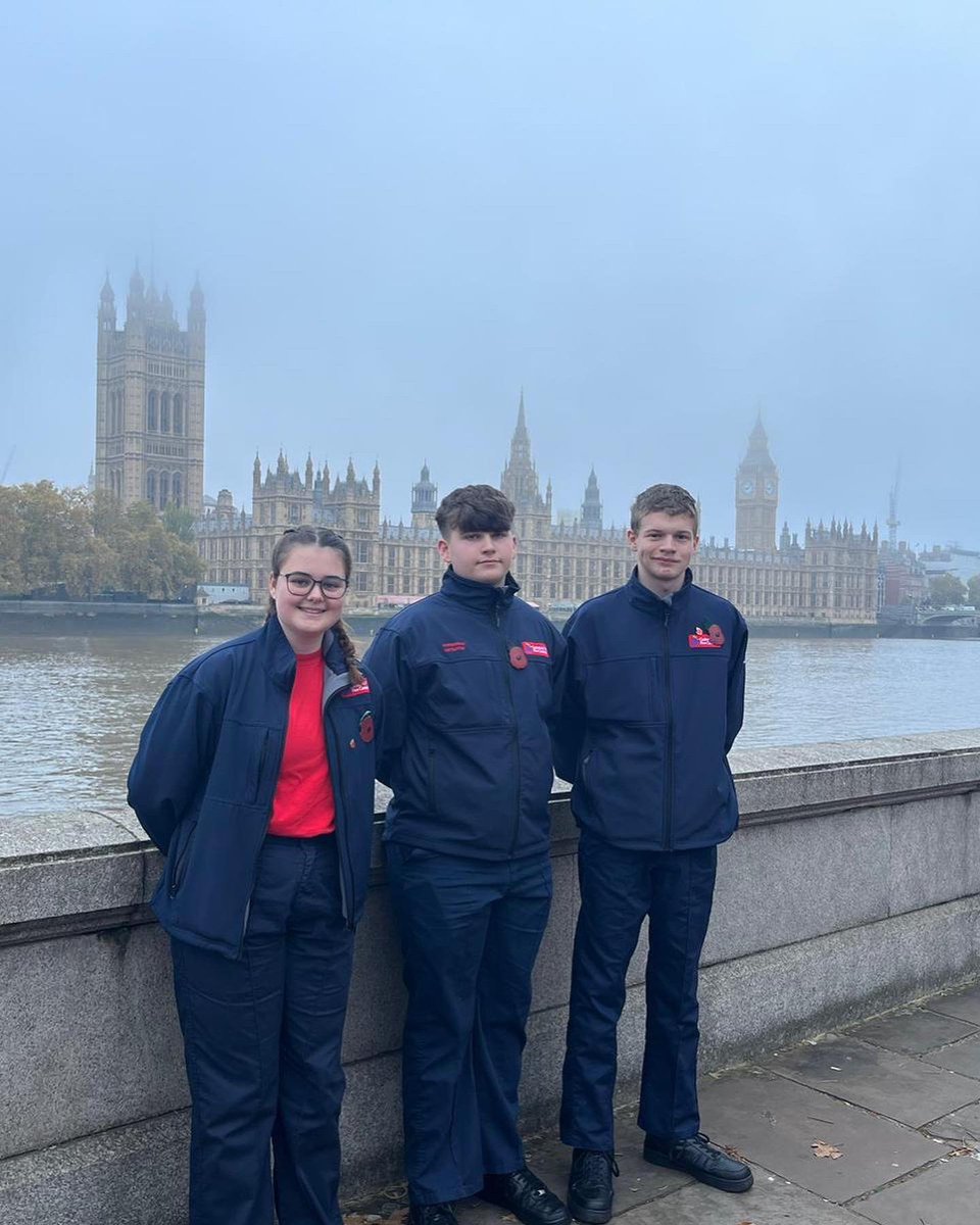 Heddiw Wnaeth y cadetiaid tân o Aberbargoed cynrychioli GTAADC yn y gordymaith yn Llundain 🚒

Today representatives from our Aberbargoed unit partook in the Remembrance Sunday Parade in London! 🚒