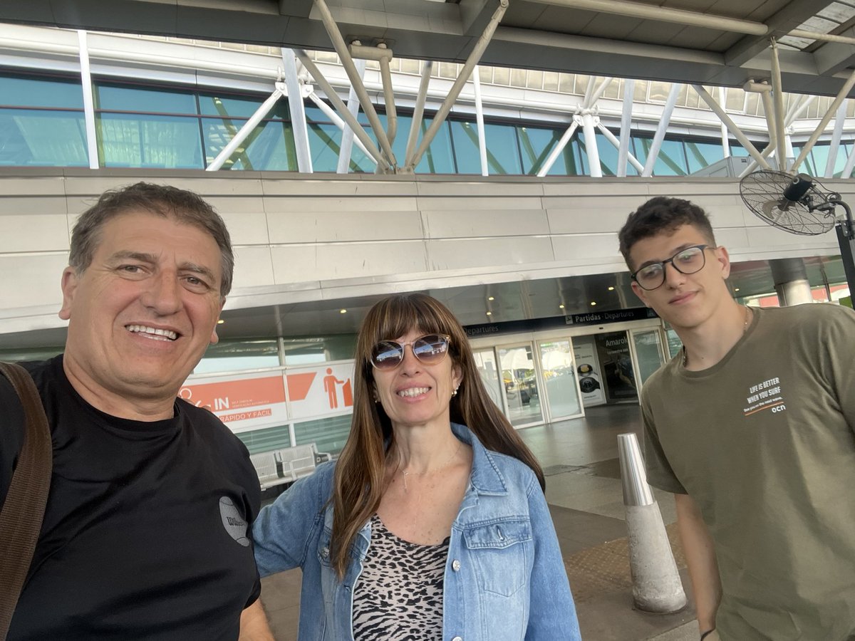 El movimiento se demuestra andando, ya estamos en Ezeiza con <a href="/MontiRaul/">Raul Monti</a> para volar a Madrid, gracias <a href="/nani_chap/">Dani Chapuisat</a> y <a href="/JGiglioni/">Juan Giglioni</a> por el aguante.