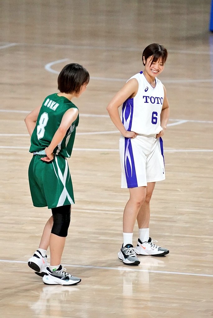 aoakadaisuki's tweet photo. バッシュおそろだねって話してるのかな🤭
#三井住友銀行
#TOTO
#中村和泉 選手
#小関梨帆 選手
#zoomfreak2 https://t.co/XTSgPIYfJ2