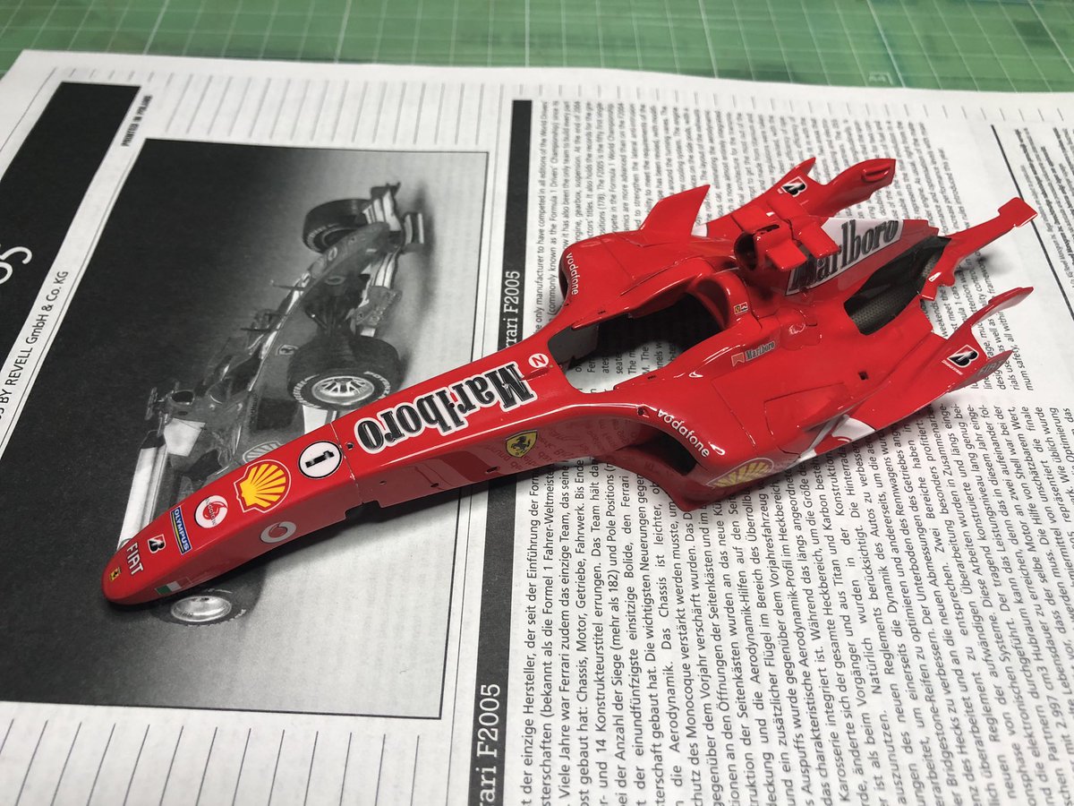 hirolo6708's tweet photo. フロント部分だけ研いだ。
リア部分は形が複雑で研ぎにくそうなので吹きっぱなしで行こう。
#Over2000sF1コンペ
#F2005
#Revell https://t.co/2pNuXT9YTM