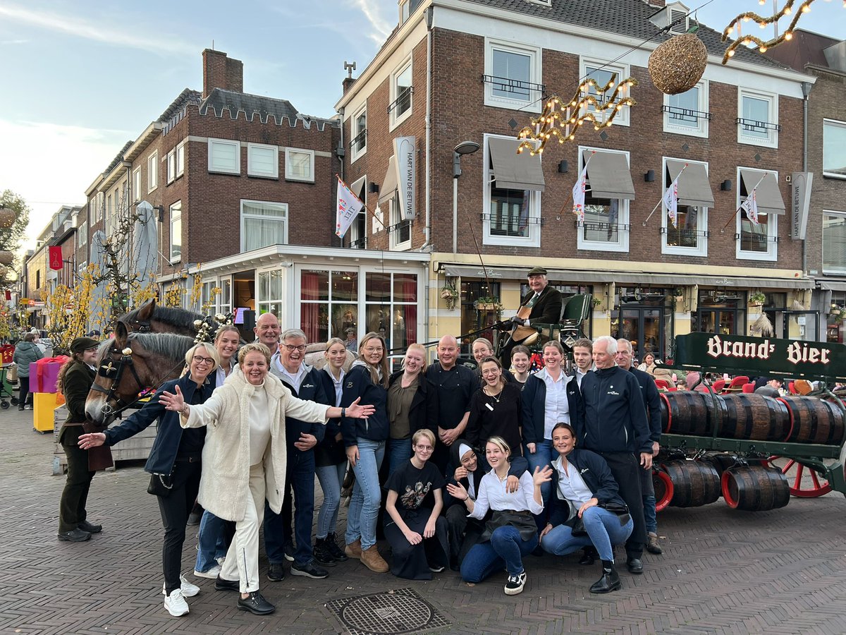#BokkenTocht in Tiel!
🍻Wat was het leuk en gezellig!
Van GrandCaféBellevue naar <a href="/Hartvandebetuwe/">Hartvandebetuwe</a> > Café van Geffen > <a href="/cafedemerckt/">cafe de merckt</a> > De Beurs - Tiel 👍<a href="/Heineken_NL/">Heineken NL</a> 🙏| <a href="/sligro/">Sligro</a> 🙏