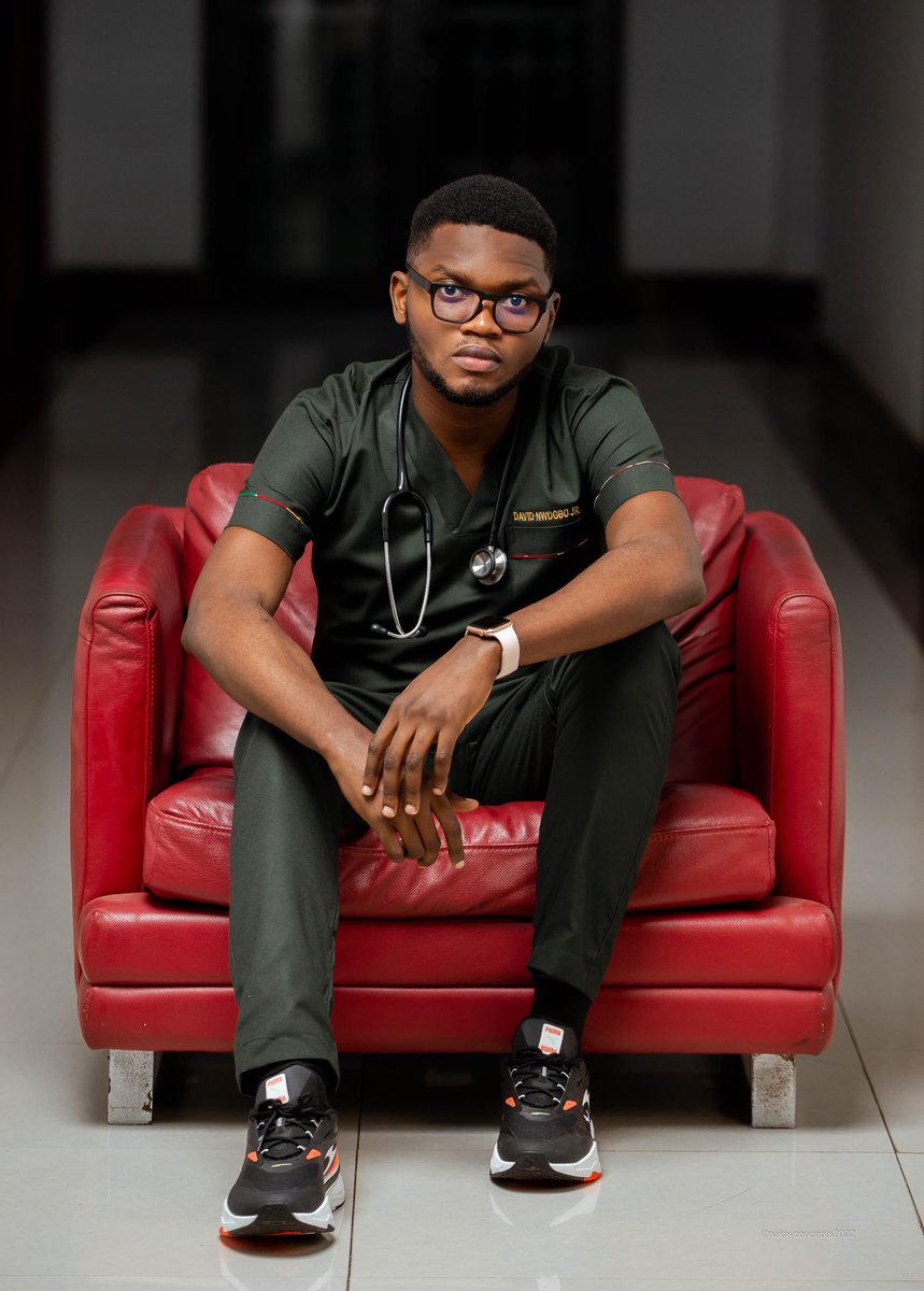 DavidNwogbo's tweet image. Mom and Dad, you both are the priceless blessing in my life. I wouldn’t be where I am today without your inspiration and support. Thank you for all your guidance! And to my lovely Siblings 
It’s Official Dr. Nwogbo .C. David
#GODDID22 #UHASMED22 
On to the NEXT !