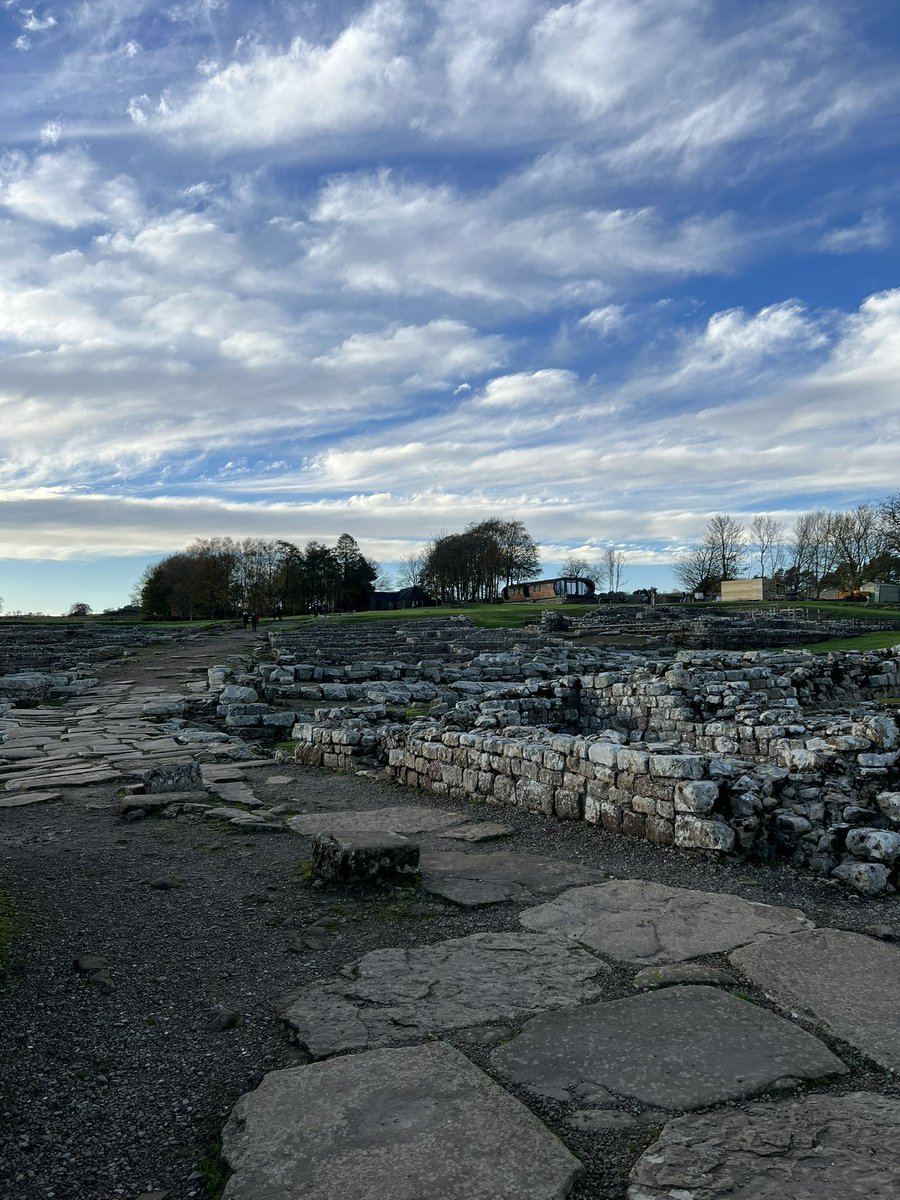 hloo123a's tweet photo. @ArcDurham fieldtrip to Vindolanda https://t.co/r5CTnBJFsf