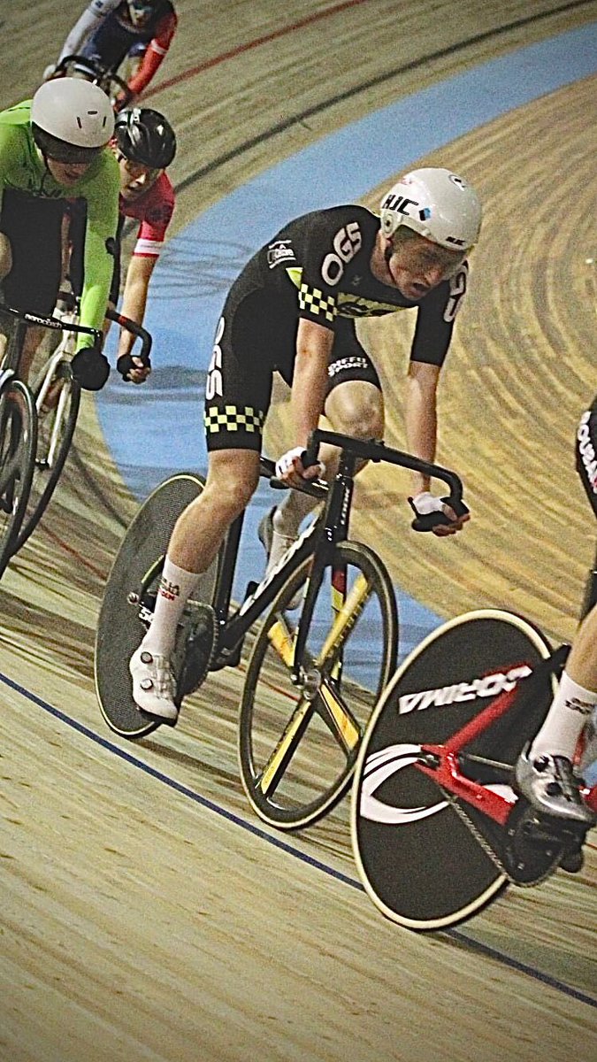 Cet hiver <a href="/MatisRflt/">Matis Rifflet</a> pratique la piste du chaud au vélodrome <a href="/Stabvelodrome/">Stab Vélodrome Roubaix Hauts-de-France</a>. Alterner la pratique route avec d’autres disciplines comme la piste le cyclo-cross le vtt est bénéfique pour le coureur 👌