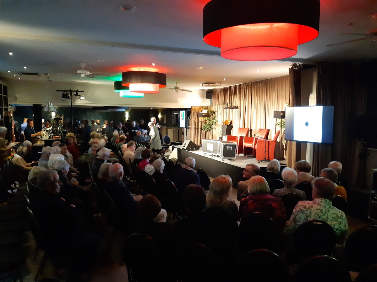 De zaal loopt vol voor aflevering 94 van Spraakvermaak. Met oa <a href="/SaskiaBelleman/">Saskia Belleman</a> , Gerard van Maasakkers en Fidan Ekiz.