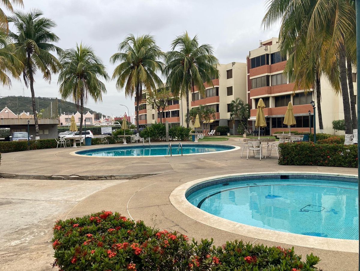 vendoenoriente1's tweet photo. En venta apartamento de 98 M2, 2H, 2B, 1PE y puesto de muelle para embarcación de hasta 33 pies. Tiene cocina totalmente equipada, sala y comedor, 2AA tipo Split. Se vende amoblado. Esta ubicado en el CR Pelícano, en #lecheria #bienesraices https://t.co/d3Qi9Ymcym