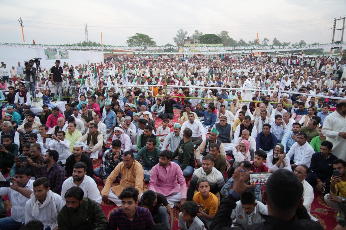 RLDparty's tweet photo. विकास, भाईचारा और खुशहाली

आज राष्ट्रीय लोकदल के राष्ट्रीय अध्यक्ष चौधरी जयंत सिंह जी ने खतौली विधानसभा के मंसूरपुर गाँव में विशाल जनसभा को संबोधित किया। https://t.co/Qm2SA7MTCa