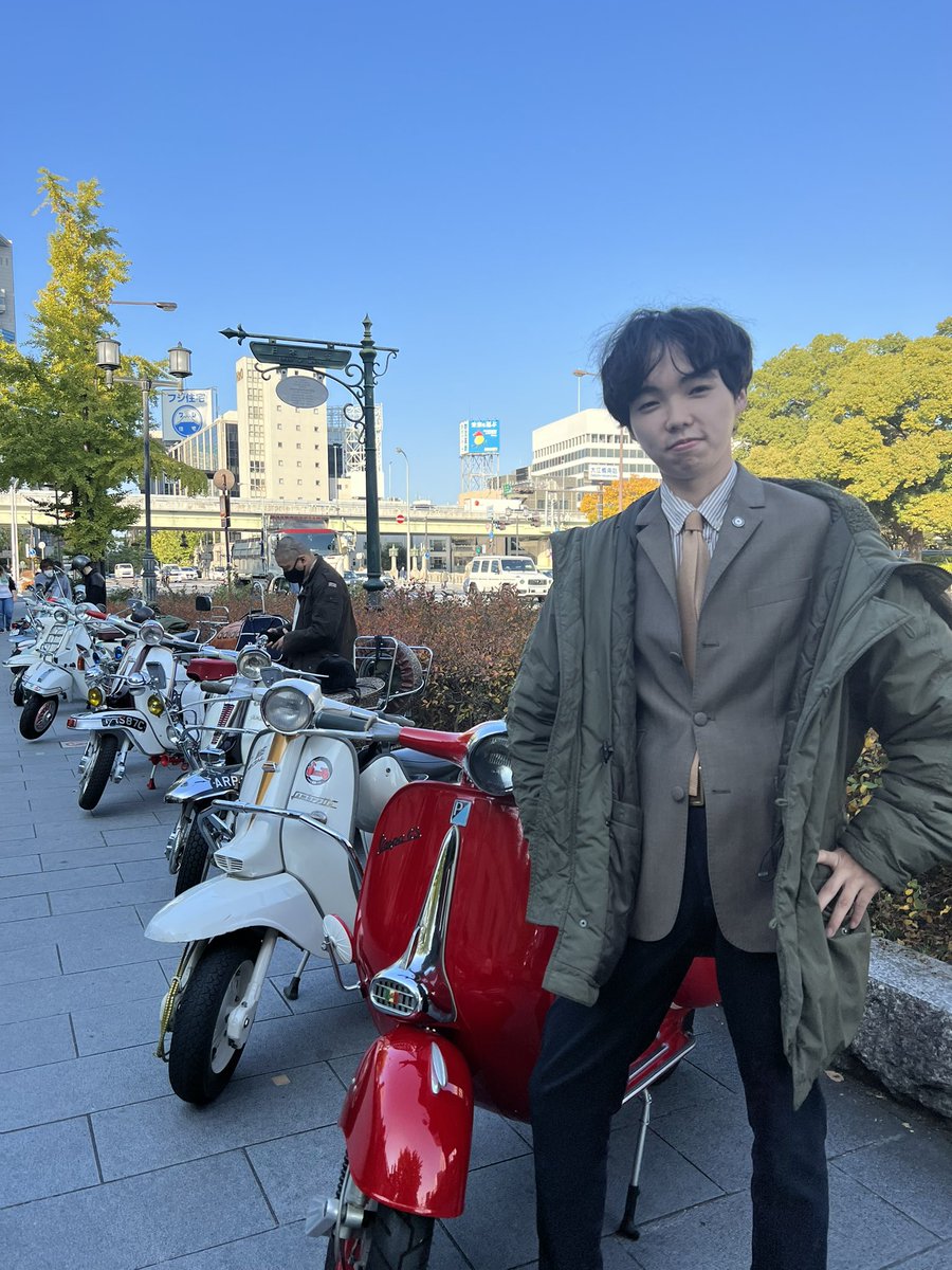 Konosuke725's tweet photo. 昨日はめっちゃ楽しかったぜ
かっこいいスーツ
かっこいいベスパとランブレッタ
そして音楽とお酒！！
充実した1日でした。
先月のクーレッツに続き、今月は@the_tramp_jp さんに前に立たせてもらいました。
来月か来年の一月はバンドでライブに出て歌って踊り狂いたいと思います。 https://t.co/H53zzrMZwM