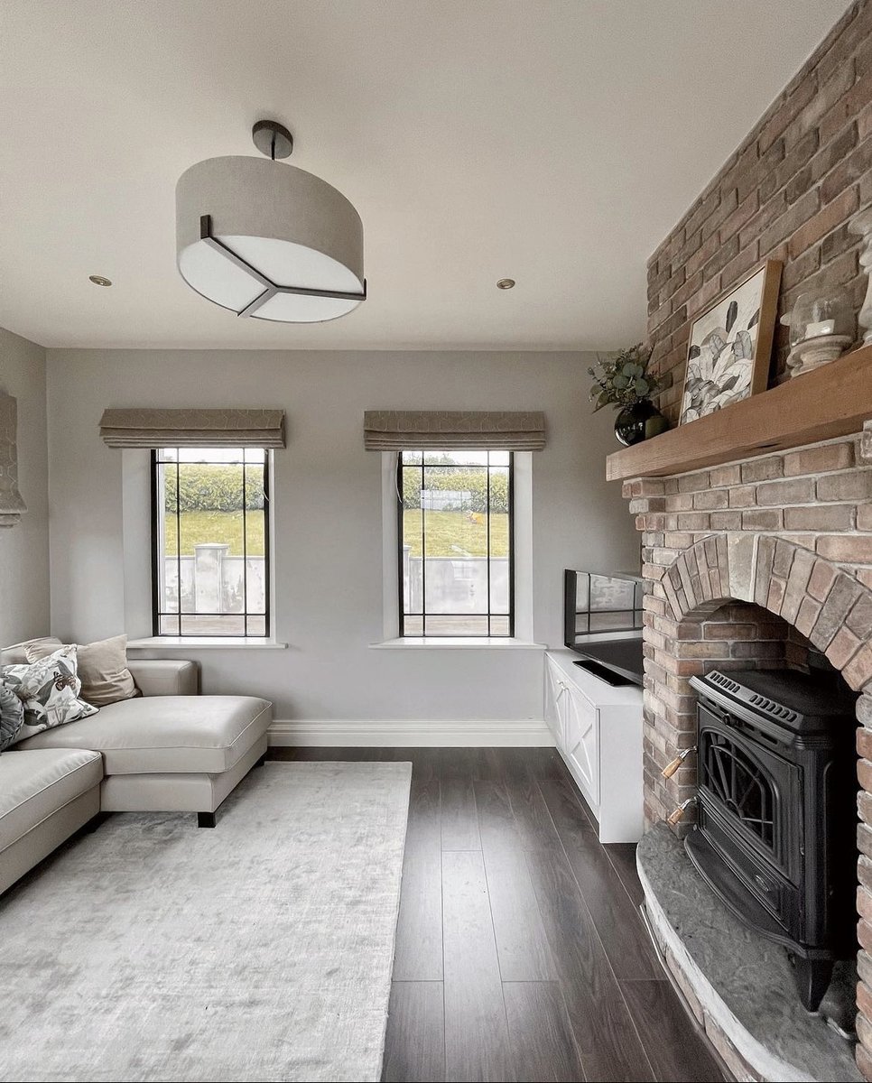 Looking for inspiration? Check out this stunning living room. 

The Alabaster White (ow.ly/aux850LA2Tj) woodwork and Sheepskin 0566 (ow.ly/Pgyr50LA2Th) painted walls combine to create a tranquil atmosphere in this home.

📸@Wioleta_kelly