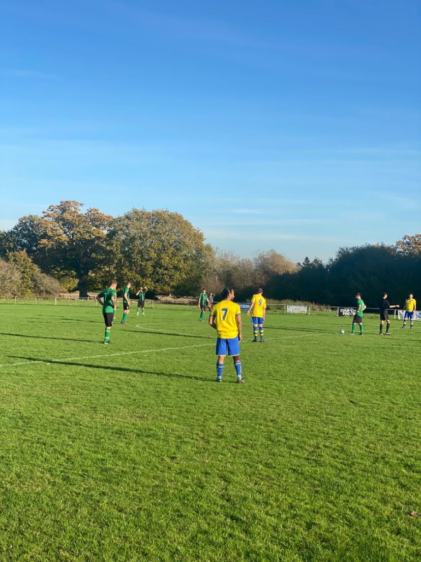 Lyndhurstfc1885's tweet photo. Two wins on the bounce, Lyndhurst football club are on the rise with a  late screamer against 3rd in the league  @MeonMiltonMens game by game we are getting stronger. Trust the process #UTG 🟢⚫️ @HantsLeague https://t.co/zWG44I33ae