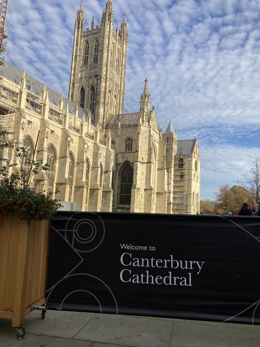 StoreySimon's tweet photo. Privileged once again to lay a wreath on behalf of at @KentCricket in Canterbury this morning #WeWillRememberThem https://t.co/EiGKk9OfB5