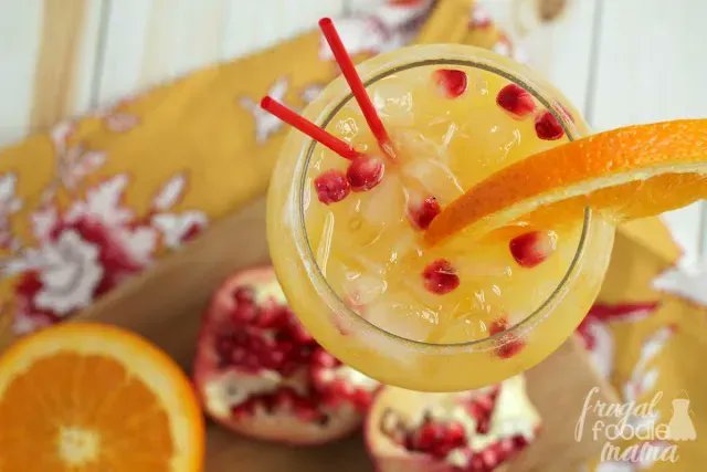 frugalfoodiemom's tweet photo. This Sparkling #Pomegranate Screwdriver is a fall twist on a #cocktail classic. Perfect for a #weekendbrunch ! Get the #recipe now at>> https://t.co/fkMGkSaNgm #vodka #brunchcocktail #cheerstotheweekend #orangejuice https://t.co/G0SZyWWzwW