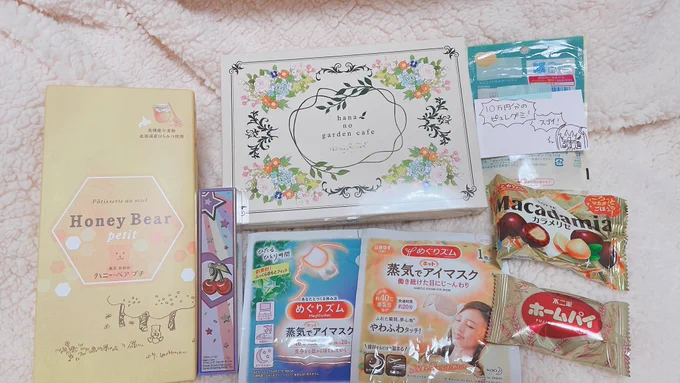 いただきもの…!
差し入れ、ありがとうございました!
いもりさんからいただいた色紙、BIGLOVEすぎて…😏✨自分家のミクちゃん描いてもらうの嬉しいし、リンレンのミニ色紙もありがとう!あと裏面、鍋用のレンゲ割ったちいかわ再現しててめちゃくちゃ笑った😂
みのさきさんミクちゃん可愛すぎる🥺 