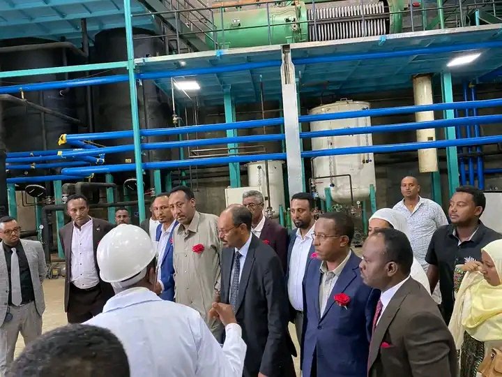 AppAmhara's tweet photo. በ 1.5 ቢሊዮን ብር ወጪ የተገነባውን ዩኒሰን የምግብ ዘይት ፋብሪካን ዛሬ መርቀን ስራውን በይፋ ጀምሯል።በቀን ከ30ሺ ሊትር በላይ ዘይት የማምረት አቅም አለው።የሚሰሩትን እናበረታታለን፤ አጥረው ያስቀመጡትን ለሚሰሩ እናስተላልፋለን።
@yilkal_kefale https://t.co/5lJe8NCKrQ