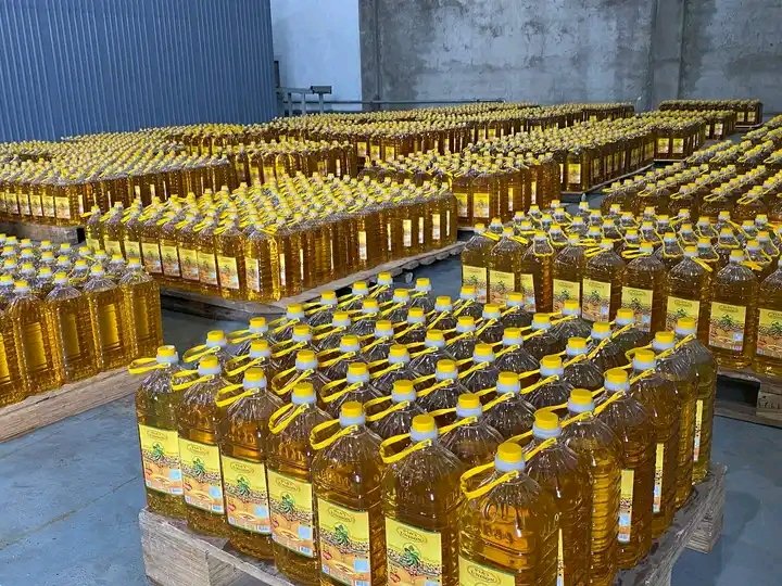 AppAmhara's tweet photo. በ 1.5 ቢሊዮን ብር ወጪ የተገነባውን ዩኒሰን የምግብ ዘይት ፋብሪካን ዛሬ መርቀን ስራውን በይፋ ጀምሯል።በቀን ከ30ሺ ሊትር በላይ ዘይት የማምረት አቅም አለው።የሚሰሩትን እናበረታታለን፤ አጥረው ያስቀመጡትን ለሚሰሩ እናስተላልፋለን።
@yilkal_kefale https://t.co/5lJe8NCKrQ