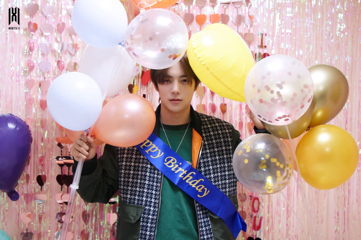 LeeMinhyukBr's tweet photo. ☕FANCAFE • 13.11.22

Fotos especiais de aniversário do Minhyuk. 🐶💙

(+)
🚫Não marque contas oficiais🚫
#MINHYUK #민혁 #ミニョク
#MONSTAX #몬스타엑스
~🦊 https://t.co/Sf9MyxzdJ2