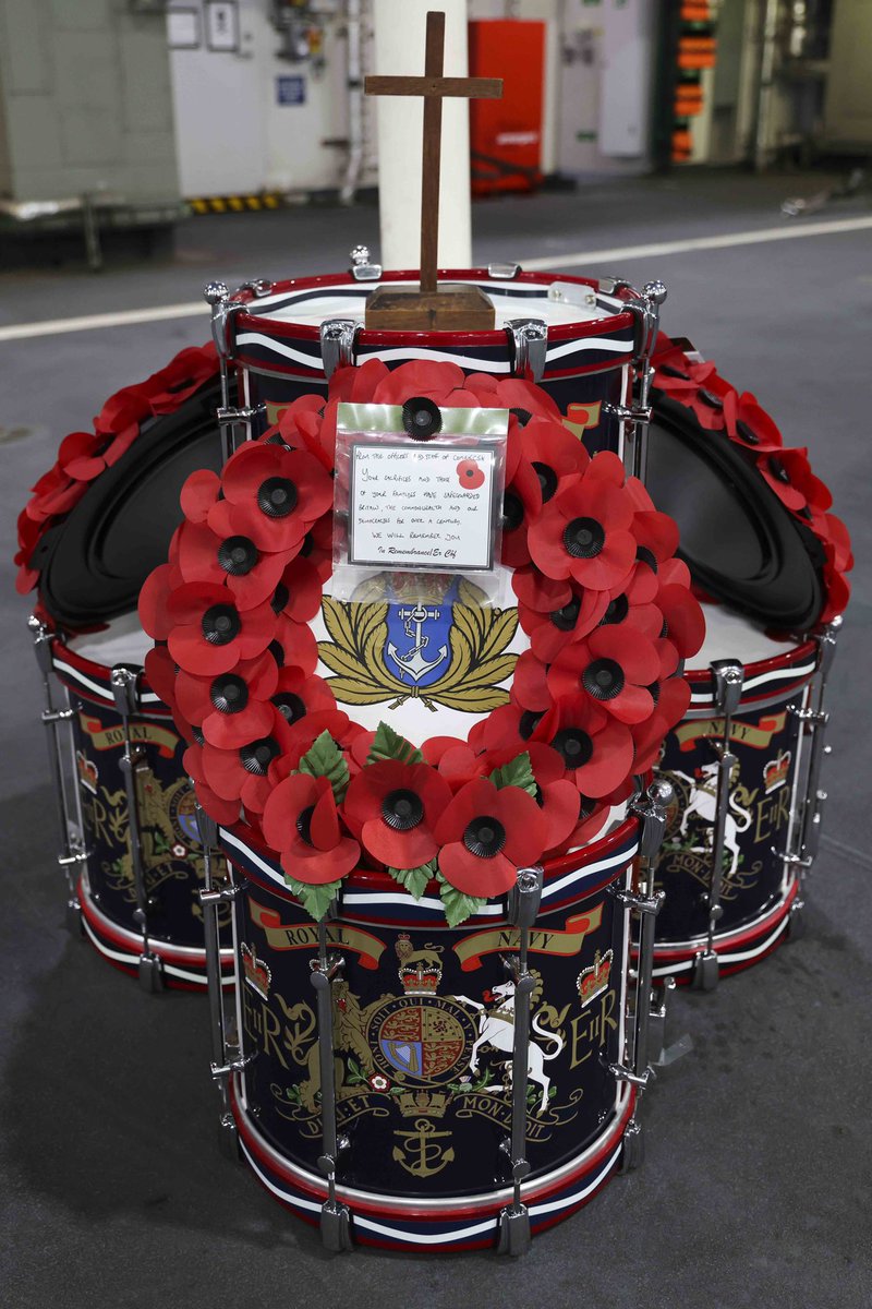 This #RemembranceSunday we honour those who have served our country and remember those who have fallen.

<a href="/HMSQNLZ/">HMS Queen Elizabeth</a> held a service this morning. #LestWeForget
