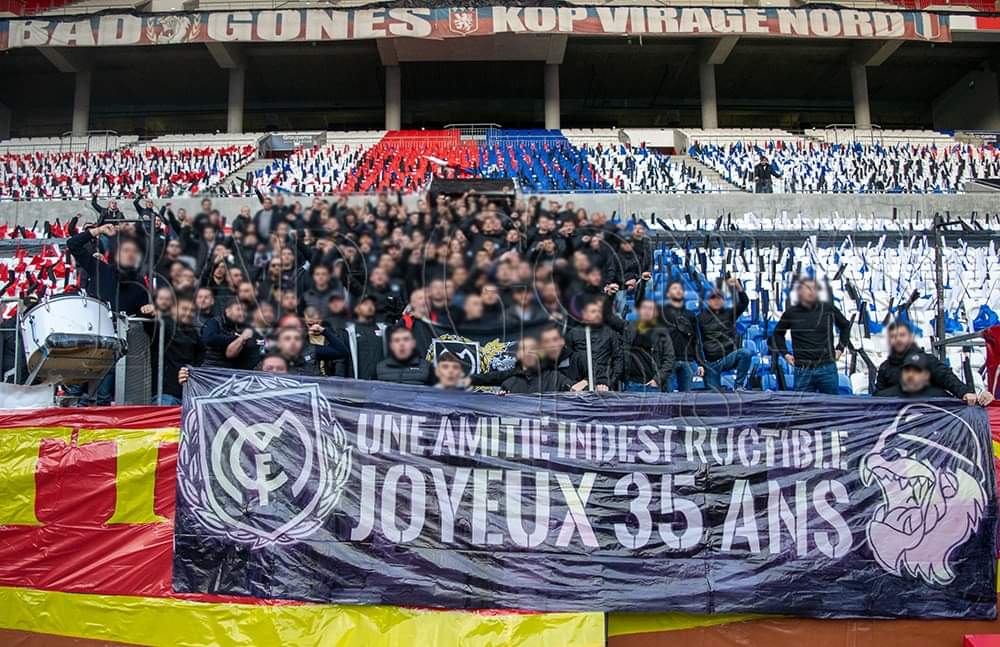 lyon_ultras's tweet photo. Gracias a nuestros amigos ! 
@FondoSur_1980 🤝 🔴🔵 https://t.co/H0L5wg8Nf0