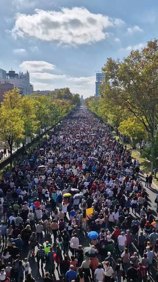 chikosdelmaiz's tweet photo. Madrid qué bien resistes. 

#SanidadPública 
#AyusoDimisión https://t.co/4Y6qQDVRW1