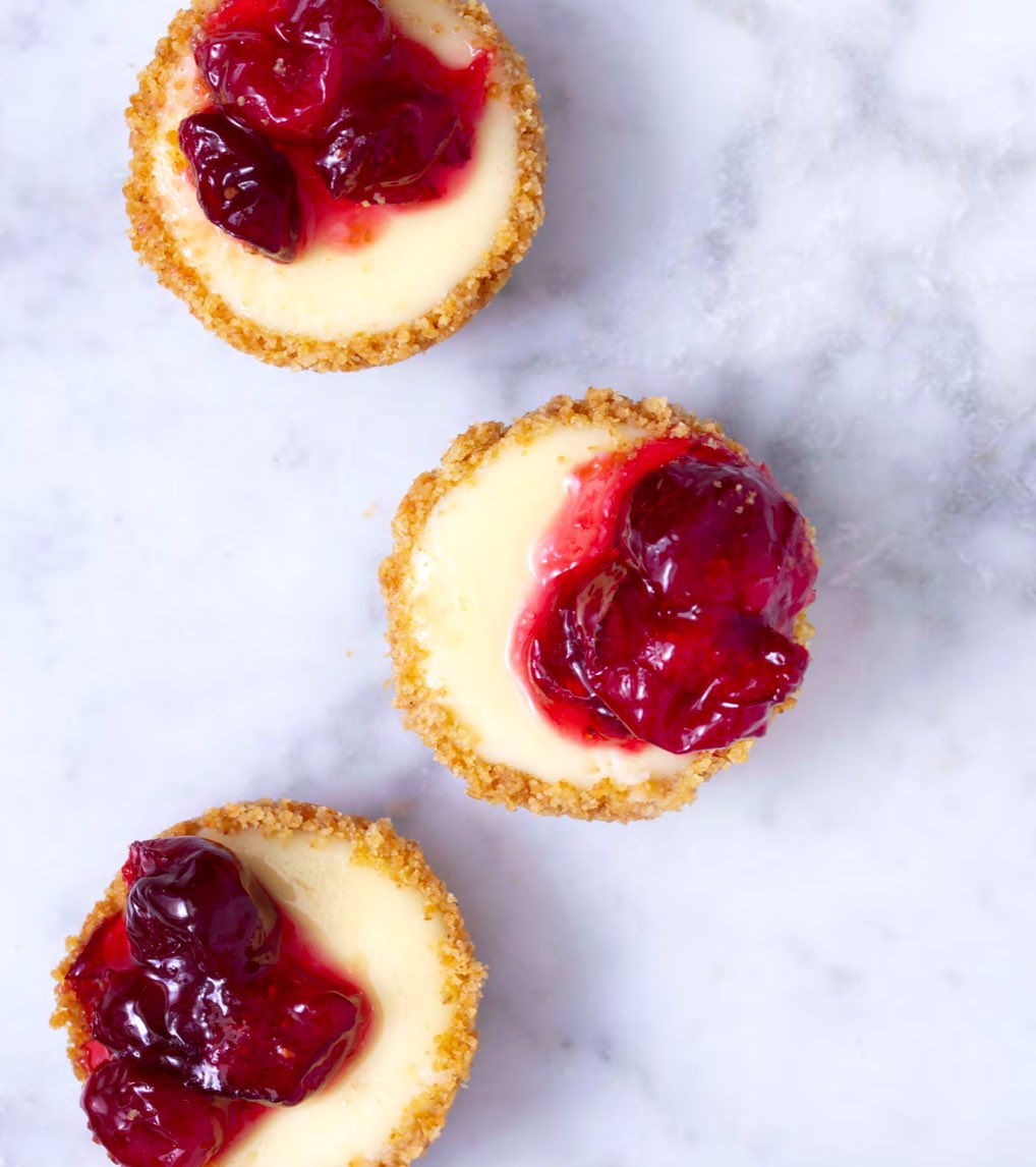 Coolfooddude's tweet photo. The creamy texture and tangy flavour of these baby cheesecakes marry wonderfully with the cranberry topping, but you could also use lemon curd. https://t.co/P7vUVSTXxx @FlourRose #TheCookieBible #RoseLevyBeranbaum #babycheesecakes #minicheesecakes #cheesecake https://t.co/GMzQ4l2Hje