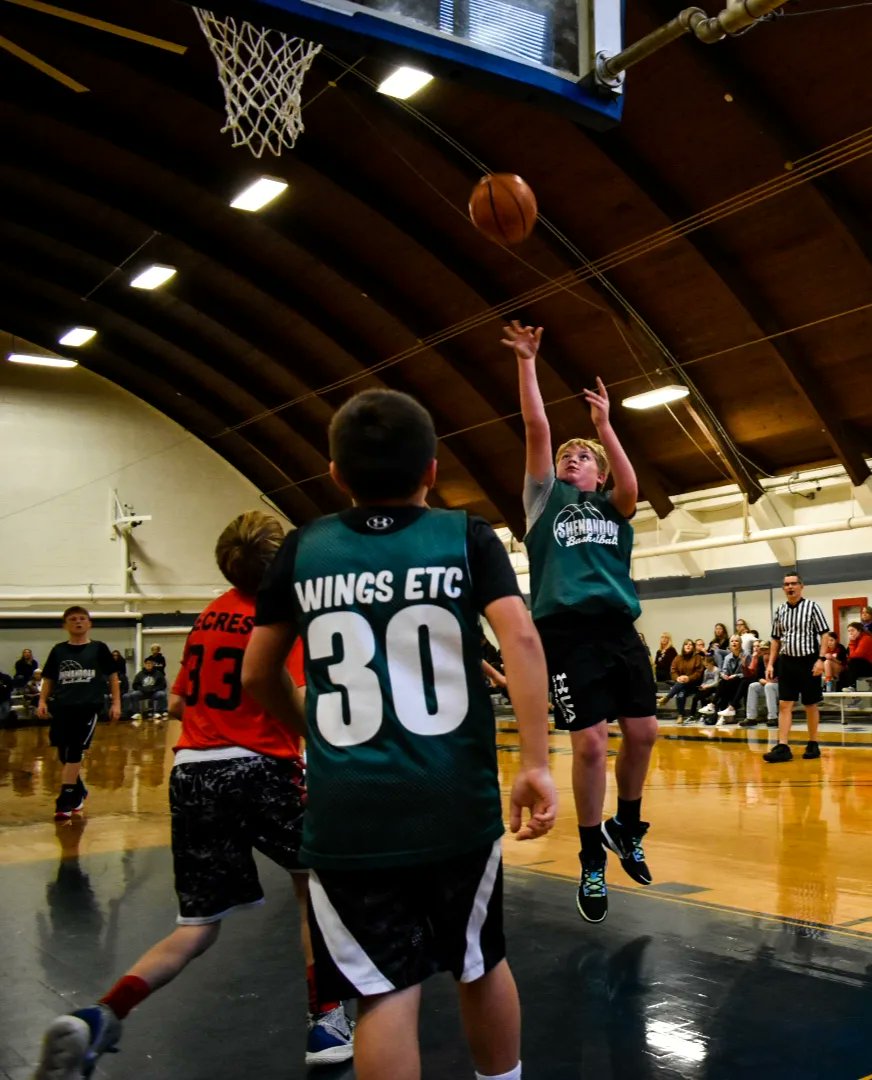 mommavarhola's tweet photo. Noble Co competition with the 6th grade today! 💚❤️ Tough playing against your buddies. https://t.co/oNRcdyiLQV