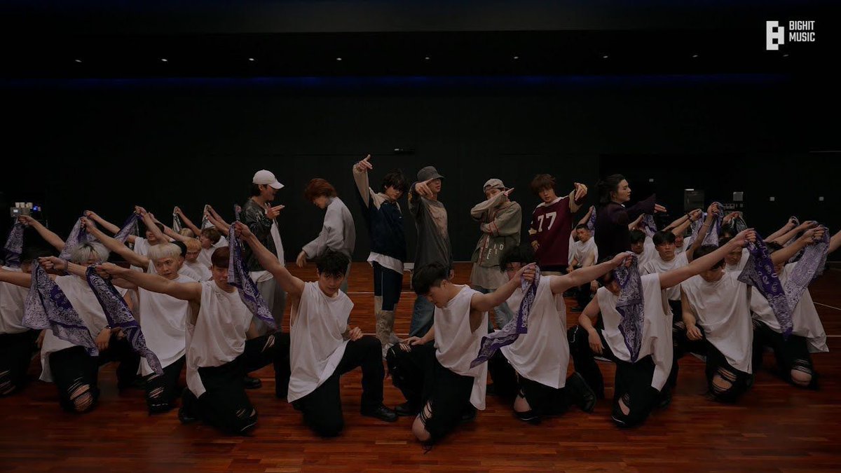 Taehyung_SL_'s tweet photo. BTS Official Twitter Update....
The bangtannies are quite fast 🏃
ARMYs are ready to run
#ThatThingThatYouAllThinkItIs #ItsNotAVarietyShow
#SurpriseAppearanceSomeDayInNovember #Happpy
•BTS Official Twitter Update
#BTS #방탄소년단 ‘달려라 방탄 (Run BTS)’ Dance Practice 공개! https://t.co/ljuu3V24n8