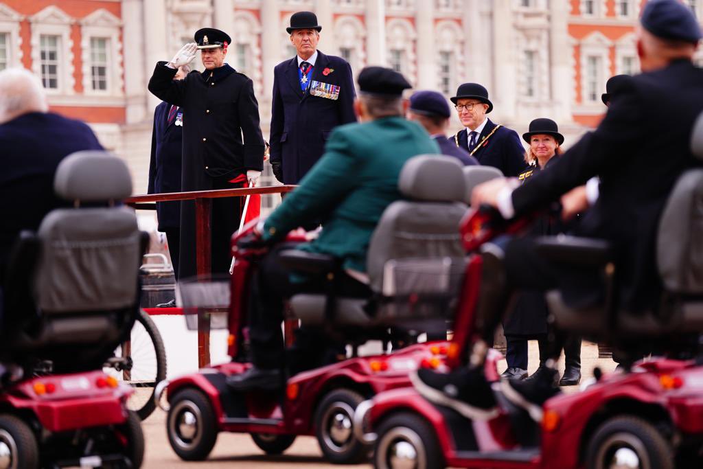 The Royal Family tweet media