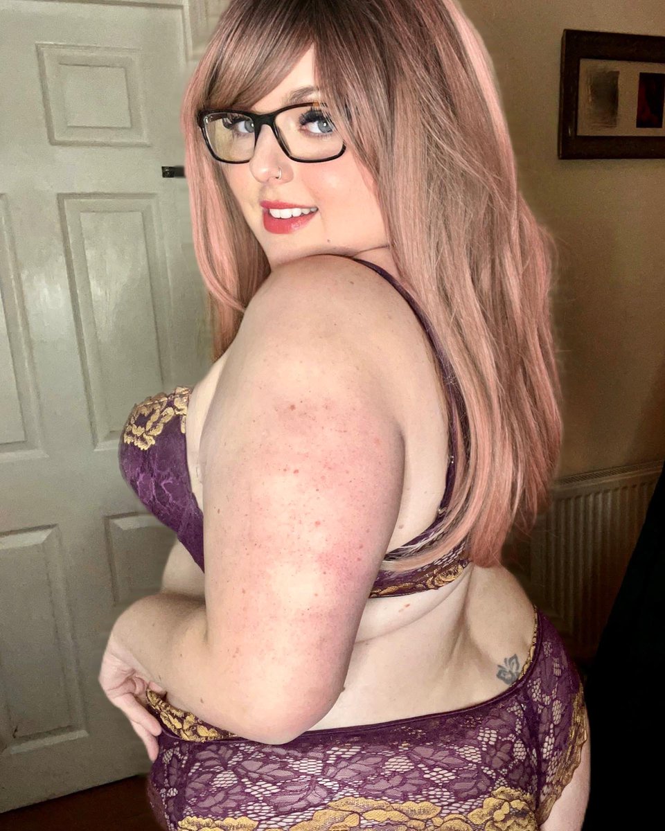 gg_namjoon's tweet photo. The Parisienne by @Lovehoney feeling luxurious in this cheeky number 
BBGINNY for 15% off 😏
#lingerie #pinkhair #plussizelife https://t.co/ANAU4xdiX7