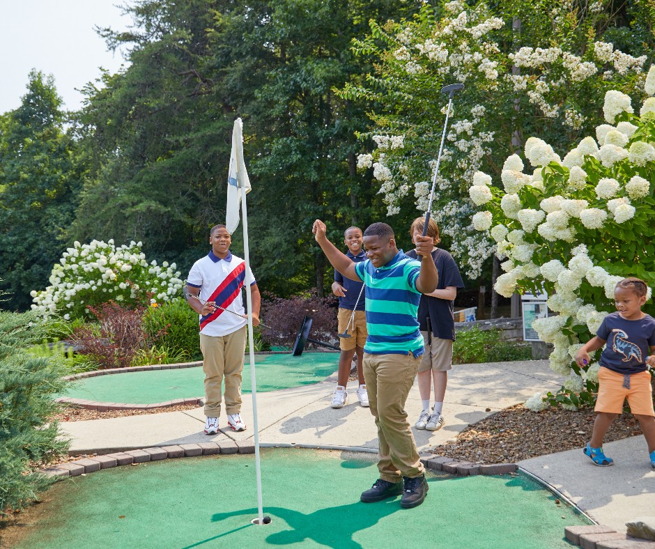 It's pumpkins and pancakes … oh, my! ... in <a href="/VstHopkinsville/">VisitHopkinsville KY</a>. 🎃 
Take an exciting ag-venture in the #BatterCapitaloftheWorld, where you can pick a pumpkin, pet farm animals and enjoy a delicious field-to-fork pancake breakfast! 🥞 bit.ly/3dBLOtP! #TravelKY