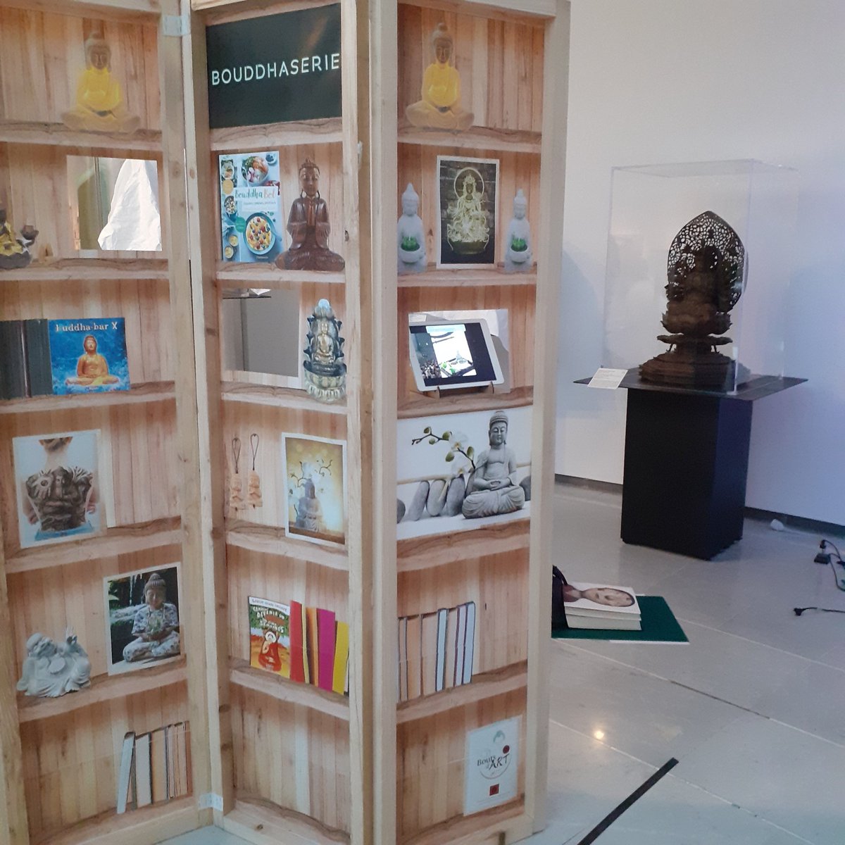 tiberdecyon's tweet photo. Derniers moments d'installation pour les six équipes de #museomixazur... À partir de 16h, Ganesh, Bouddha, l'architecture du #museedesartsasiatiques les conditions de conservation des œuvres n'auront plus de secrets pour vous. Des médiations créatives et ludiques, c'est bluffant! https://t.co/xEKwqqs6eO