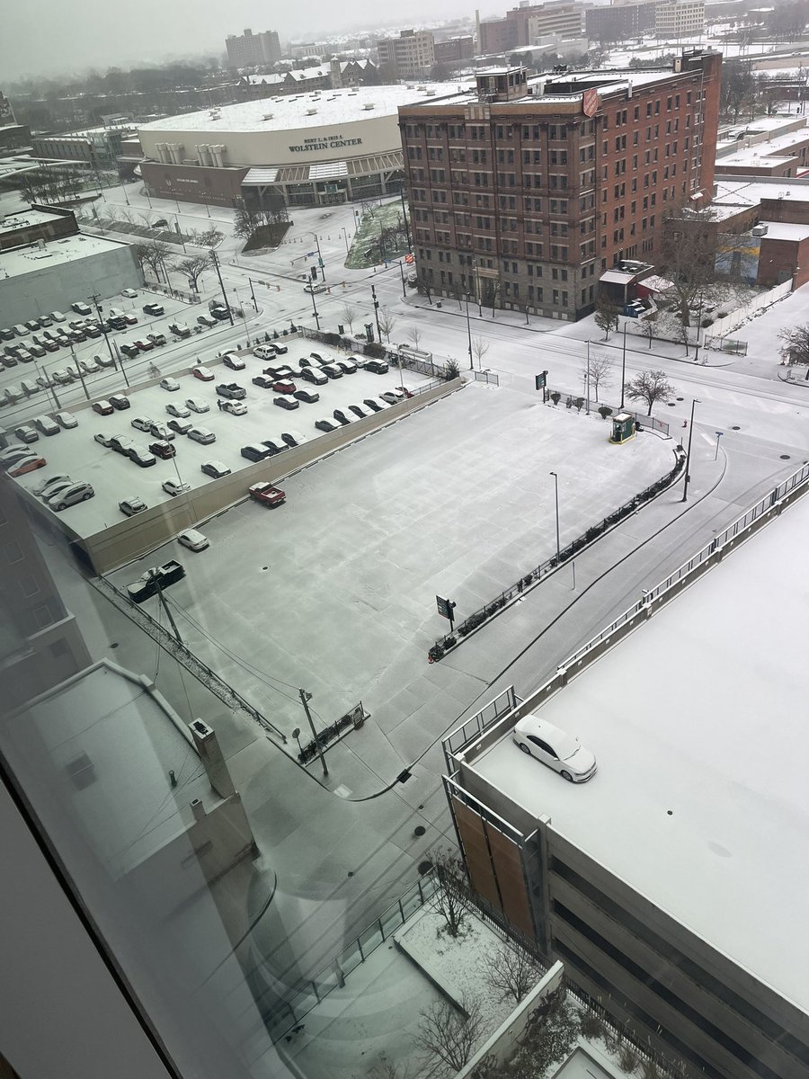 stevenrbauer's tweet image. This escalated quickly. @wkyc @wkycweather @PaytonDomschke