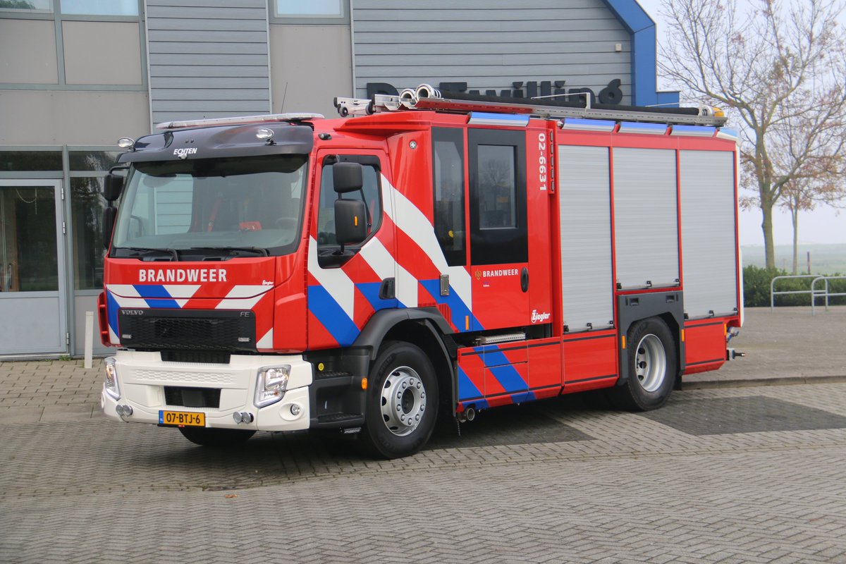 12-11-2022  <a href="/brandweerechten/">BrandweerEchten</a> 
Huidige en nieuwe TS 02-6631
2006  MAN / HDS
2022   Volvo / Ziegler
#brandweer #Friesland