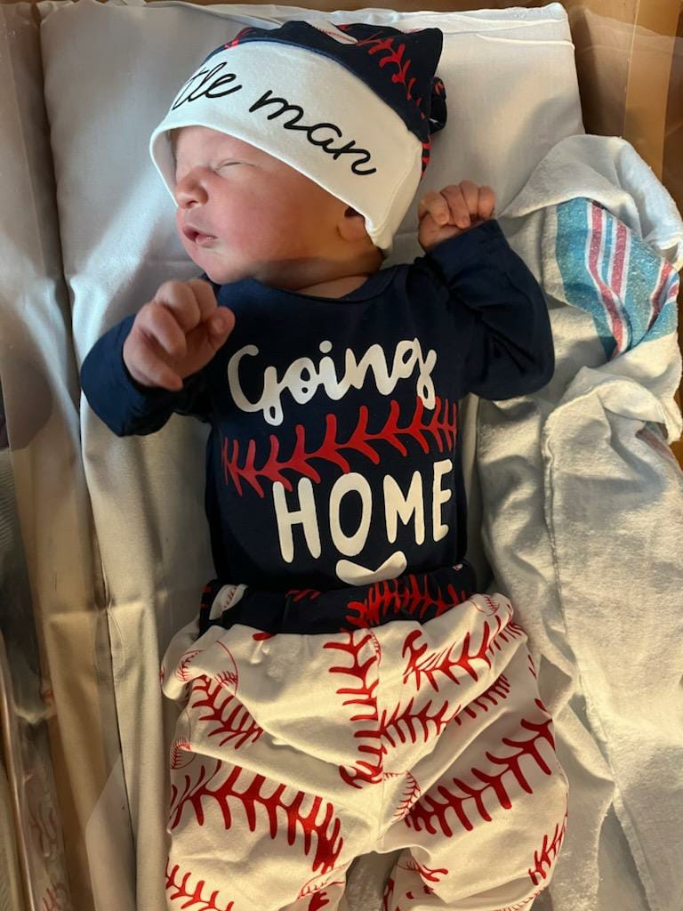 ksgoffstein's tweet photo. In other news..this little man came into our lives Thursday morning. We've been blessed with a beautiful new grandson! #mazeltov #futuremac Better start recruiting him now @elliotsteinmetz 😄🏀🏀♥️🎈 https://t.co/ezaPFqA6Mw