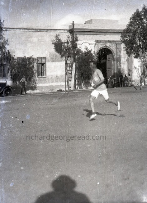 PaulCwmrheidol's tweet photo. R G Read running outside #Abbassia Barracks, Cairo about 1923, #Fbattery #3RHA #running https://t.co/kpdzZbQWGf