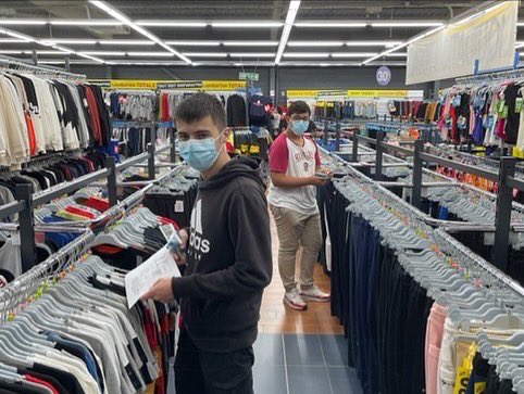 LyceeRaoul's tweet photo. 1MCV et TMCV à la liquidation INTERSPORT. 1ere phase : préparation de l’opération avant les vacances avec la mise en place de la marchandise, l'étiquetage, la mise en place d'ILV et de PLV.
- 2nde phase : lancement de l’opération.
Partenariat renforcé 🙌
🙏 a l’équipe @LyceeRaoul https://t.co/UC3NvWvG0F