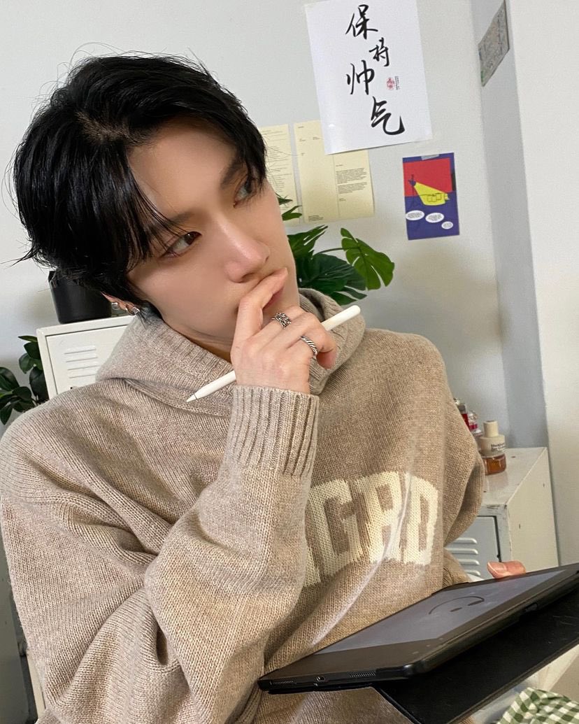 TenBrazil's tweet photo. 📸 221113 - Atualização do #TEN no Instagram.
“Quando eles chegarão aqui? 💭
#威神大学 #WayVCollege #WayVDorm #LoveChoices #威神宿舍的故事 #恋爱的选择” https://t.co/CLKDS23xb5