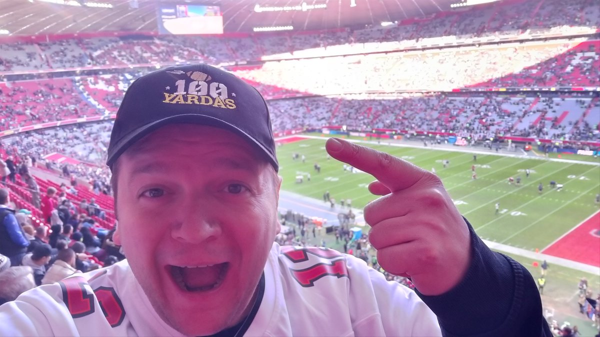 titobomb's tweet photo. Por aquí todo preparado... Vamos yarders! Y muchas gracias por la gorra! @100yardas_ @javigomezTV @sagastiker @PonsetiRadio https://t.co/gTO9TB2v15
