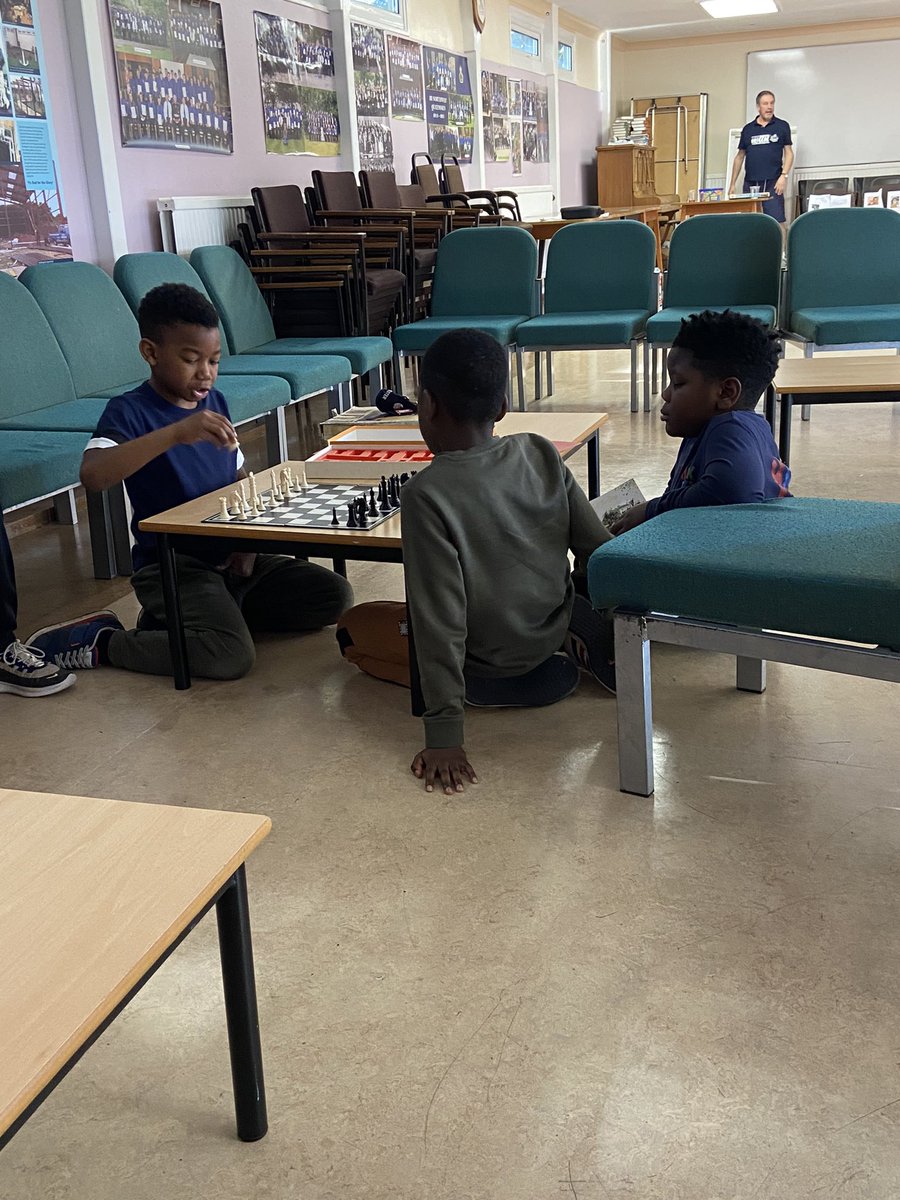 59ManchesterBB's tweet photo. We’ve had a lovely bright morning in Kirkham. We held a service of remembrance with a two minutes silence, had a Sunday dinner, played some more board games and now a game of quick cricket 🏏 #quickcricket #cricket #remembrance #sundaydinner #chess #boysbrigade #lifetothefull https://t.co/YshO0dB5sE